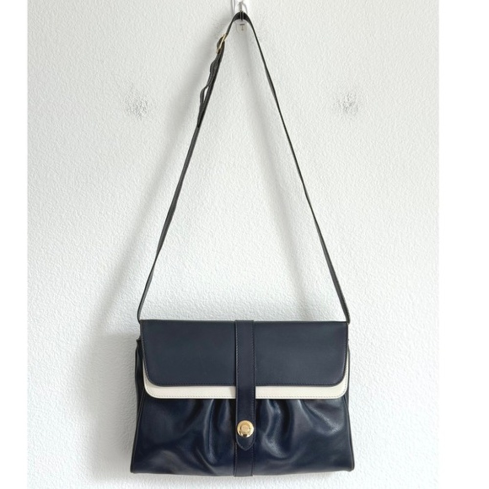 Vintage Salvatore Ferragamo Shoulder Bag Medium Navy Blue Leather Gold Hardware‎